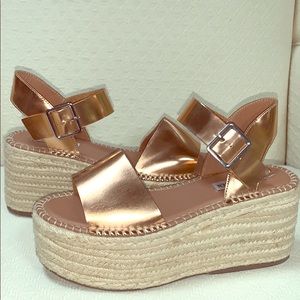 Steve Madden - Metallic Platform Sandals
